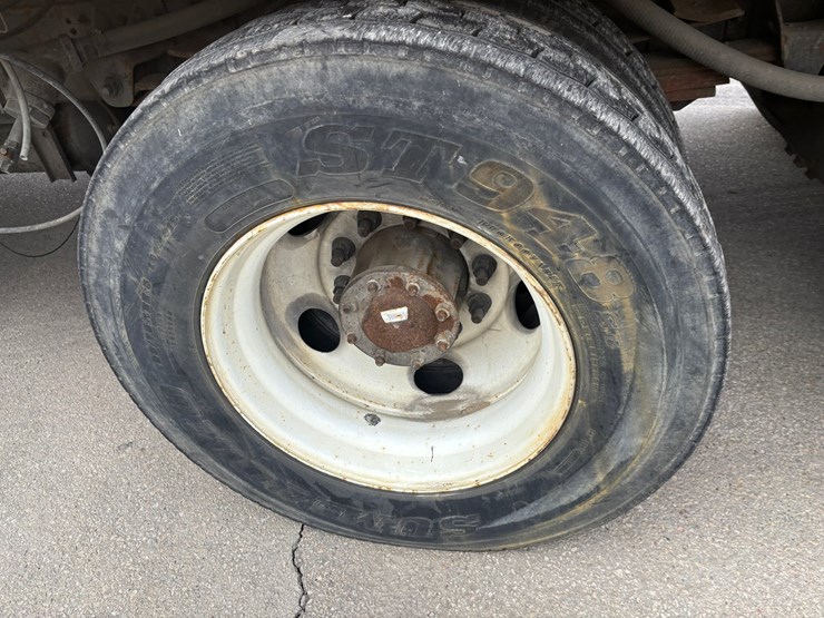 2005-gmc-t7500-image-110