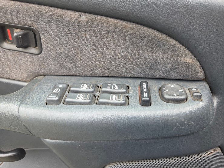 2002-gmc-1500hd-image-108