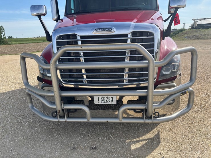 2017-freightliner-cascadia-125-image-17