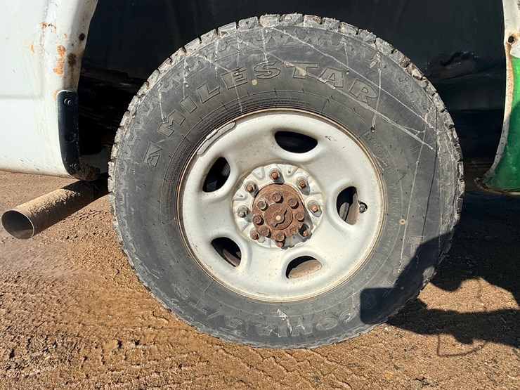 2004-chevrolet-3500-image-44