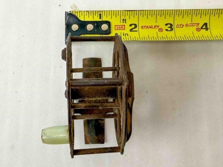 2-vintage-fly-cast-reels-image-6