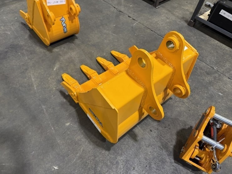 2026-caterpillar-305-image-3