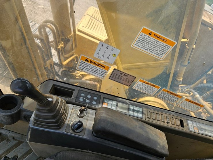 caterpillar-320c-image-53