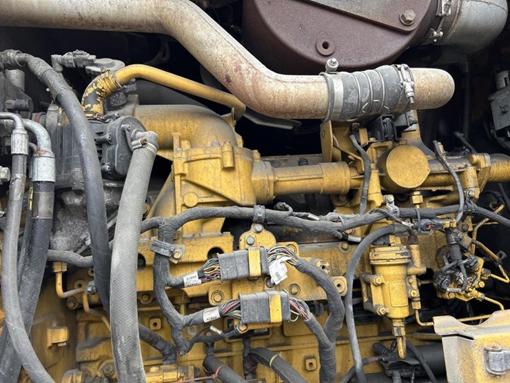2014-deere-824k-image-51