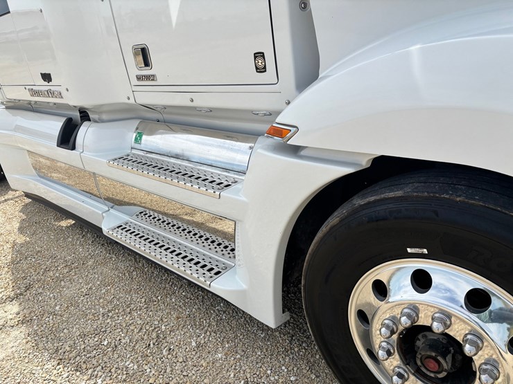 2020-western-star-5700xe-image-27