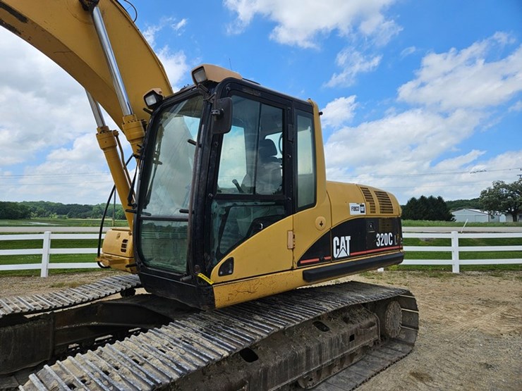caterpillar-320c-image-17