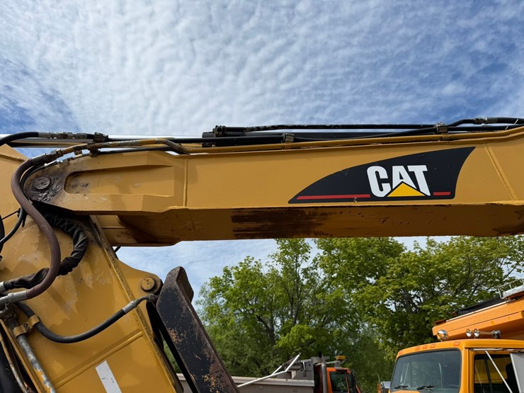 caterpillar-m318-image-22