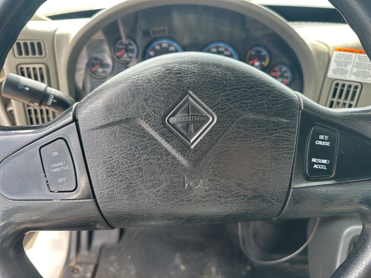 2013-international-durastar-4300-image-58