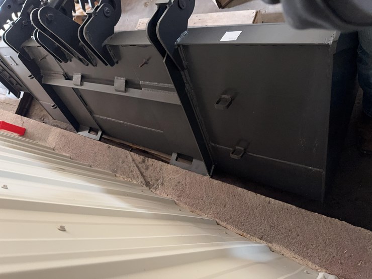 attachments-international--bucket-and-grapple-image-2