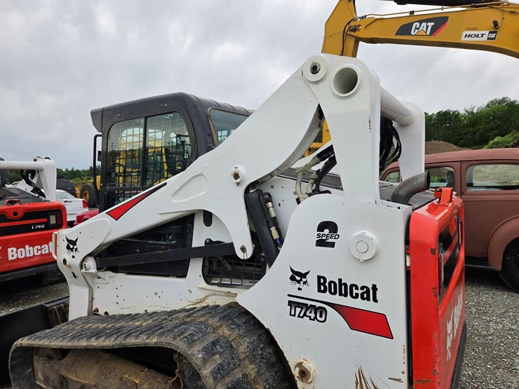 2020-bobcat-t740-image-16