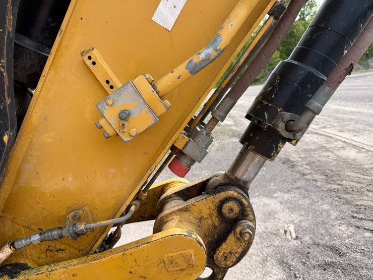caterpillar-m318-image-13