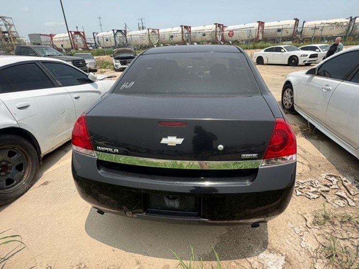 #60-•-2011-chevrolet-impala-image-13