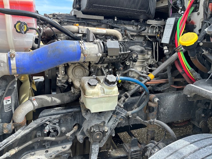2020-western-star-5700xe-image-40