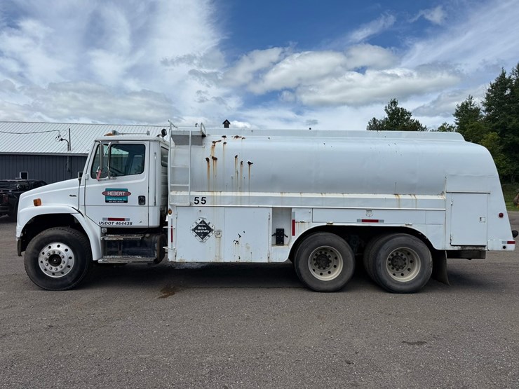 #1361-•-1995-freightliner-fuel-truck-image-2