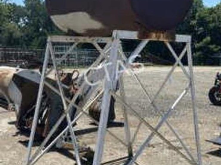 #16-•-500-gallon-gravity-diesel-tank-on-stand-image-2