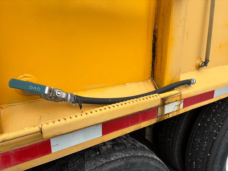 2005-gmc-t7500-image-70