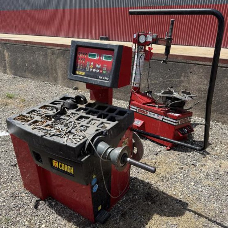 #62 • Corghi EM8540 Tire Balancer Machine