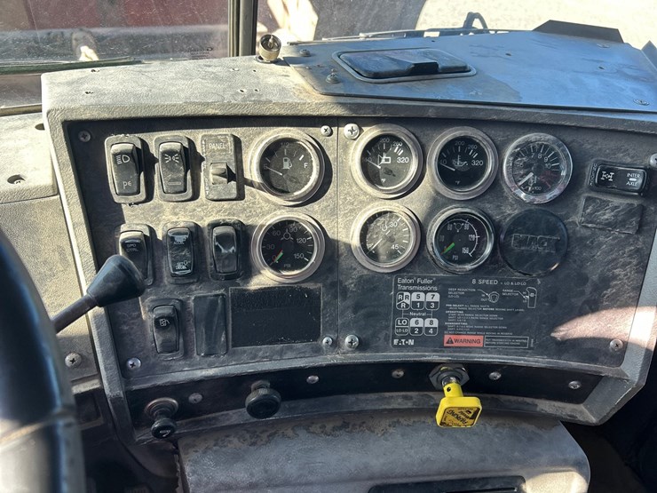 2001-mack-rd688s-image-75