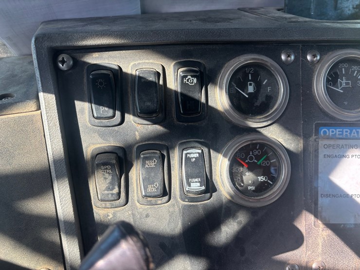 mack-rd688s-image-46