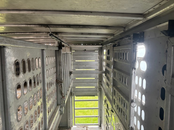 #2150-•-2017-barrett-53'-cattle-semi-trailer-image-46