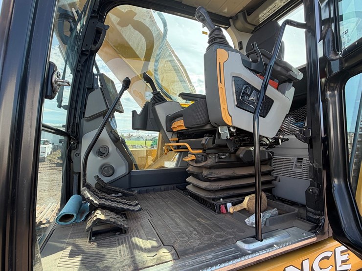 caterpillar-330-image-9