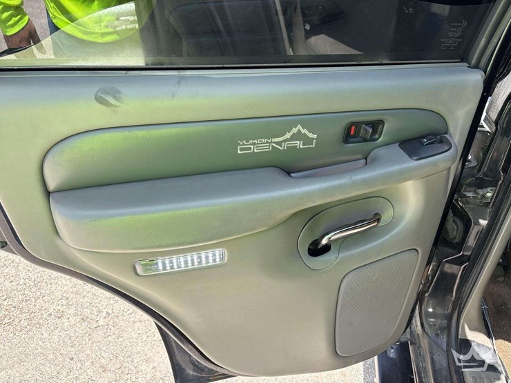 2003-gmc-yukon-denali-image-22