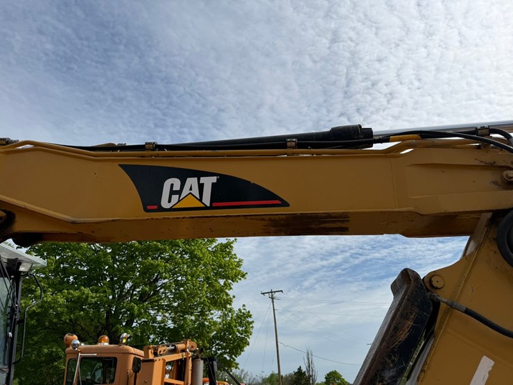 caterpillar-m318-image-24