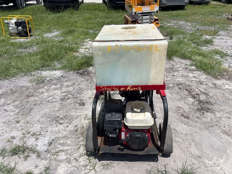 2021-portable-pressure-washer-with-water-tank-image-15