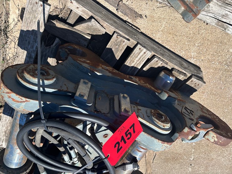 #2157-•-liebherr-936-quick-attach-mounting-plate-image-7