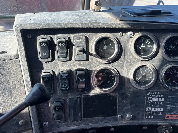 2001-mack-rd688s-image-76