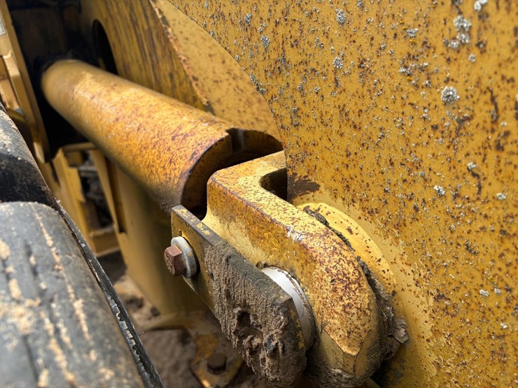 caterpillar-928g-image-76