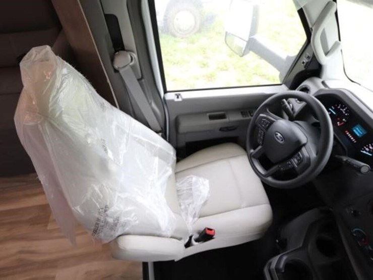 2025-ford-transit-image-28