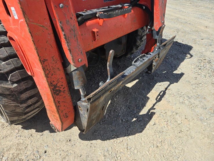 kubota-ssv75-image-10