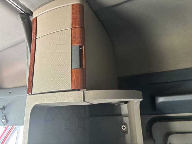 2017-freightliner-cascadia-125-image-59