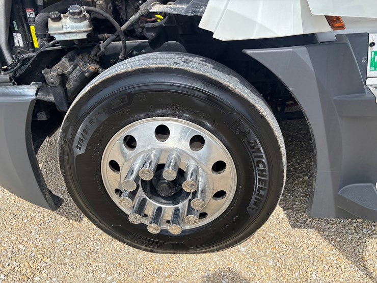 2021-freightliner-cascadia-126-image-91