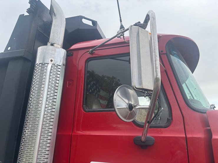2004-mack-granite-cv713-image-18