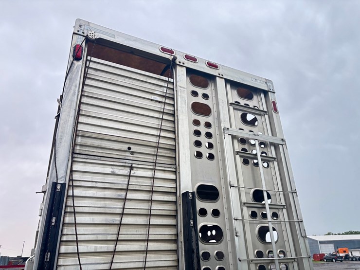 2017-eby-livestock-trailer-image-14