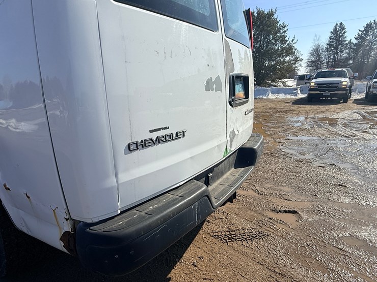 2004-chevrolet-3500-image-18