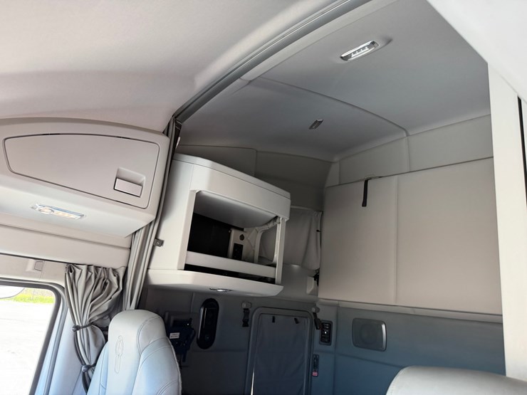 2018-kenworth-t680-image-51