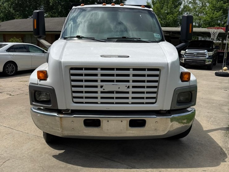 #1404-•-2006-gmc-6500-chip-box-truck-image-3
