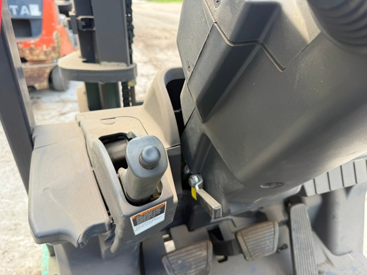 #1364-•-misubishi-fgc25n-forklift-image-30