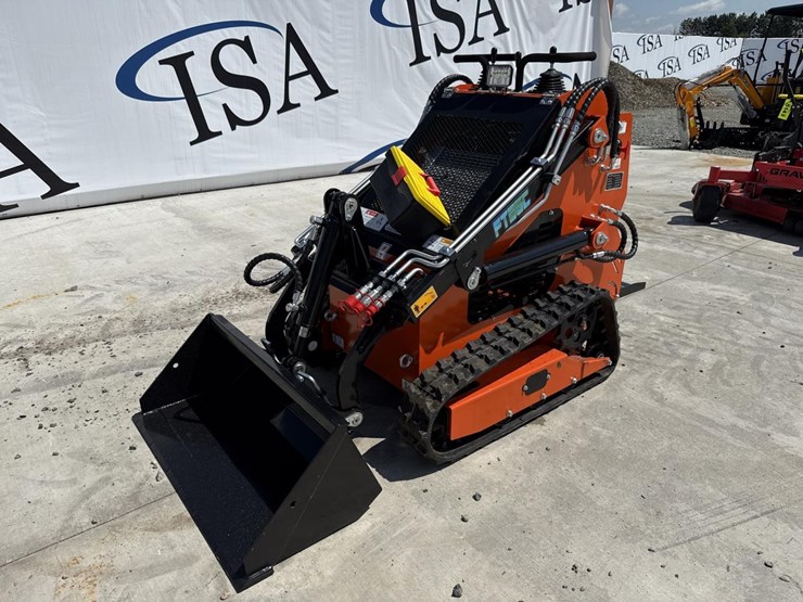 #5017-•-unused-future-ft36c-mini-skid-steer-image-1