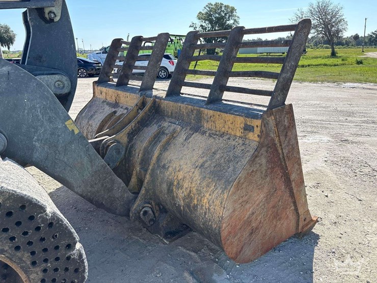 2014-deere-644k-image-8