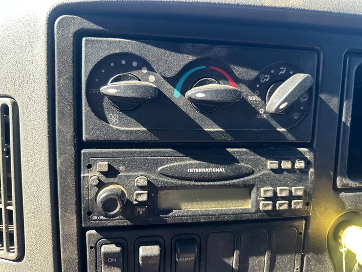 2007-international-durastar-4400-image-27