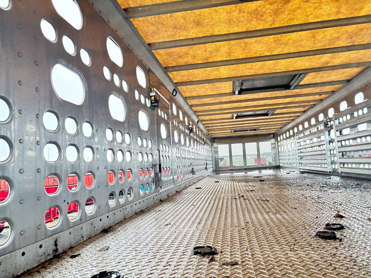 2017-eby-livestock-trailer-image-49