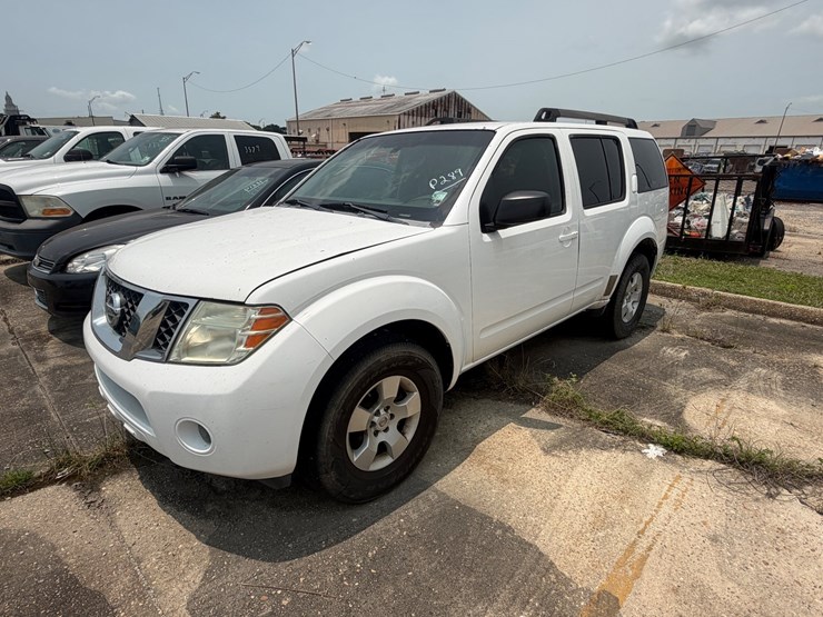 2008-nissan-pathfinder-image-1
