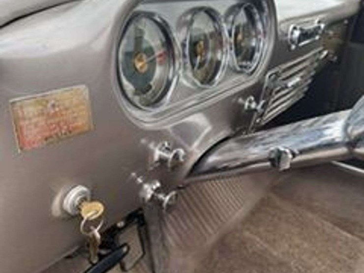 1951-packard-four-door-sedan-image-22
