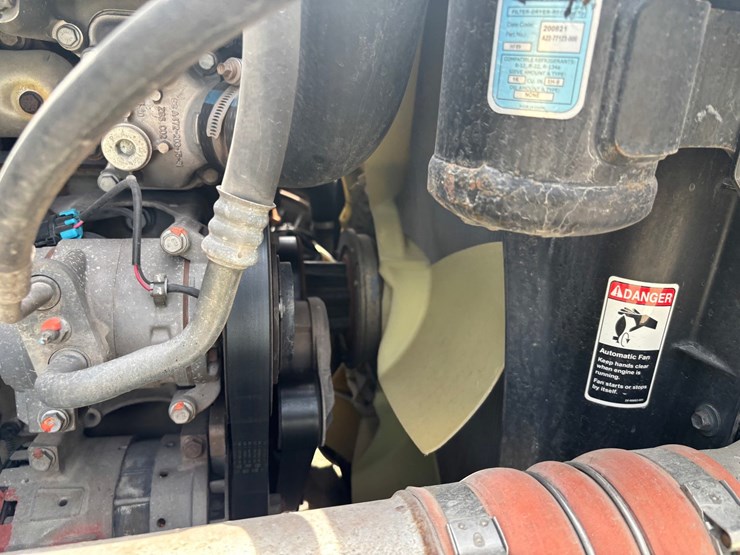 2021-freightliner-cascadia-126-image-40