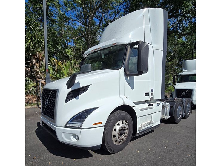 2023-volvo-vnr300-image-1