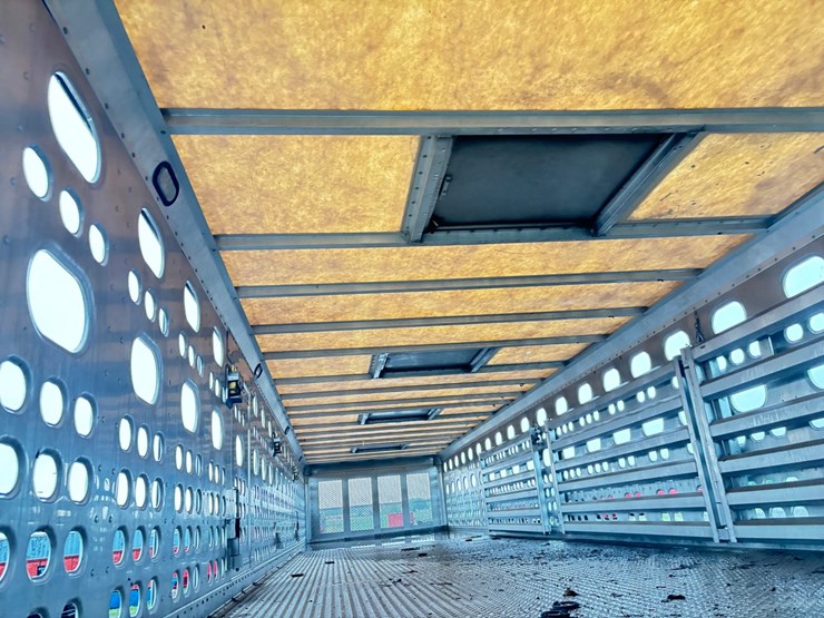 2017-eby-livestock-trailer-image-46